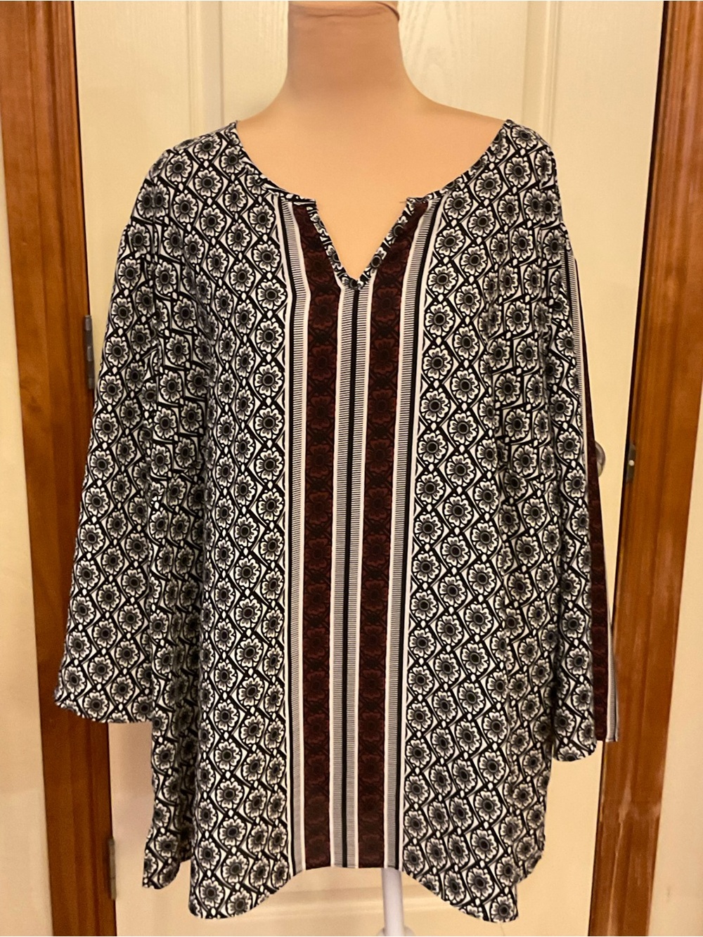 Cato Black, White & Maroon Lightweight Geometric Tunic Bell Sleeves 26/28W